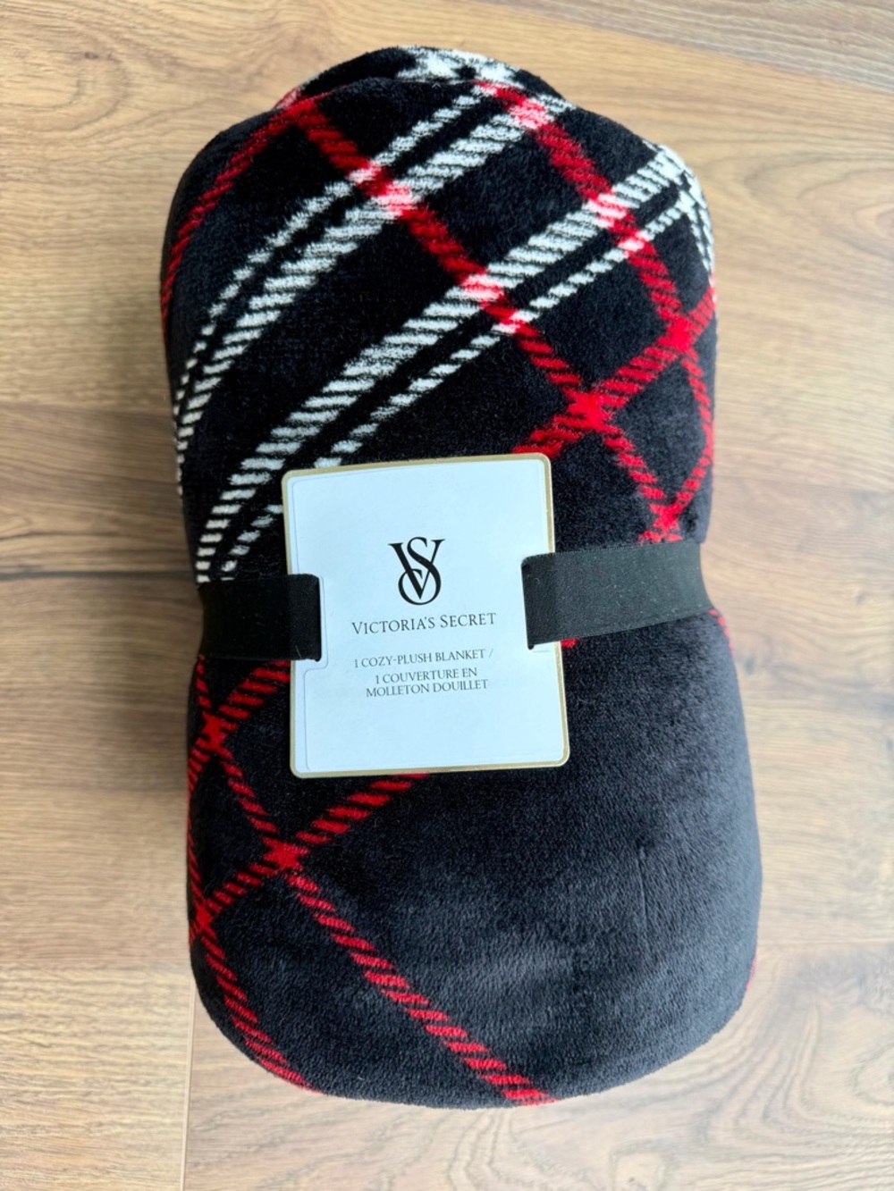 Victoria’s Secret Cozy Plush Throw Blanket Black Red Plaid 50x60 NWT Giftable